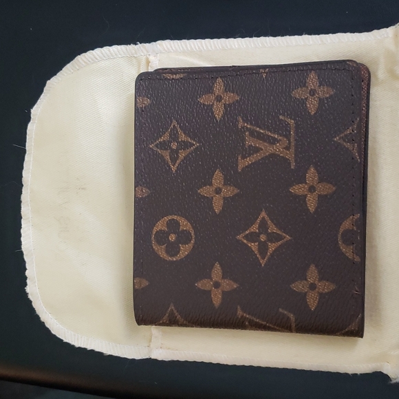 Louis-vuitton wallet - Picture 1 of 4